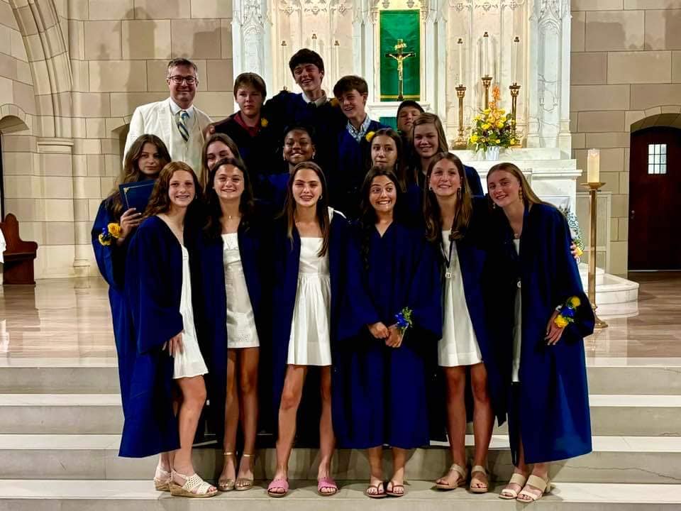 Group of students of the 2024 graduating class at Regina Angelorum Academy, catholic school, catholic school Ardmore, independent catholic school, private school, classical catholic education, classical liberal arts curriculum